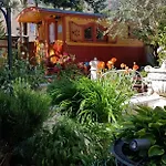 Le 6 Bis Bed & Breakfast