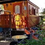 Le 6 Bis Bed & Breakfast