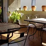 Le 6 Bis Bed & Breakfast 3*
