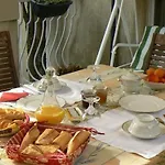 Le 6 Bis Bed & Breakfast