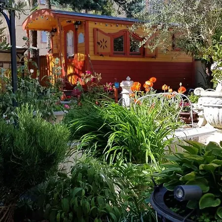 Le 6 Bis Bed & Breakfast