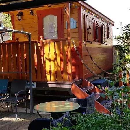 Le 6 Bis Bed & Breakfast