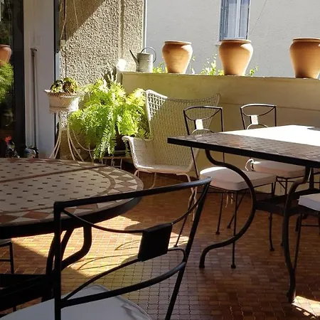 Le 6 Bis Bed & Breakfast 3*