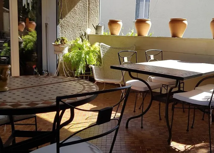 Maison d'Hôtes et Roulotte Le 6 Bis Alojamento de Acomodação e Pequeno-almoço 3*