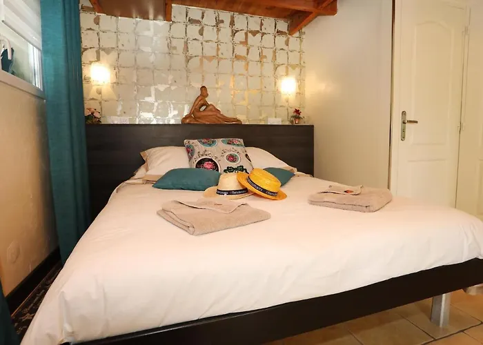 לינה וארוחת בוקר Maison D'Hotes Le 6 Bis 3*