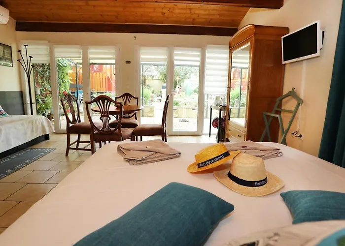 Maison d'Hôtes et Roulotte Le 6 Bis 3*