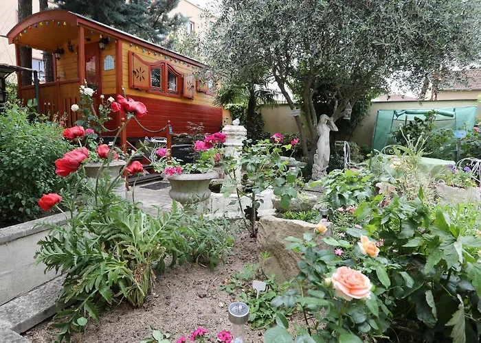 Maison d'Hôtes et Roulotte Le 6 Bis