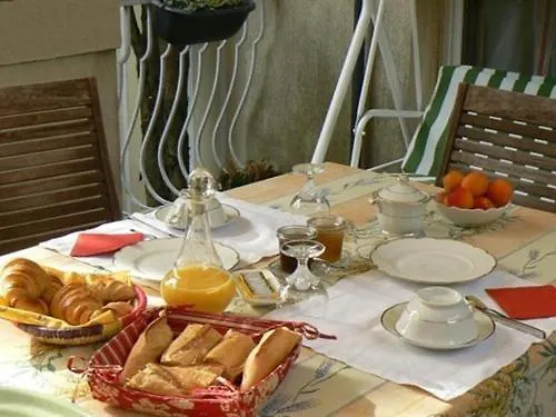 Maison d'Hôtes et Roulotte Le 6 Bis Alojamento de Acomodação e Pequeno-almoço