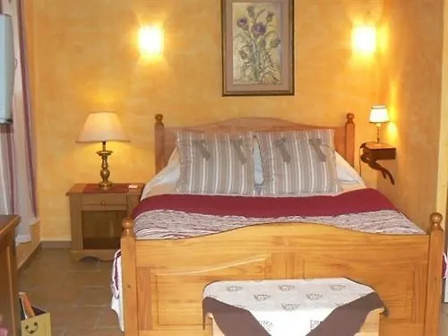 Maison d'Hôtes et Roulotte Le 6 Bis